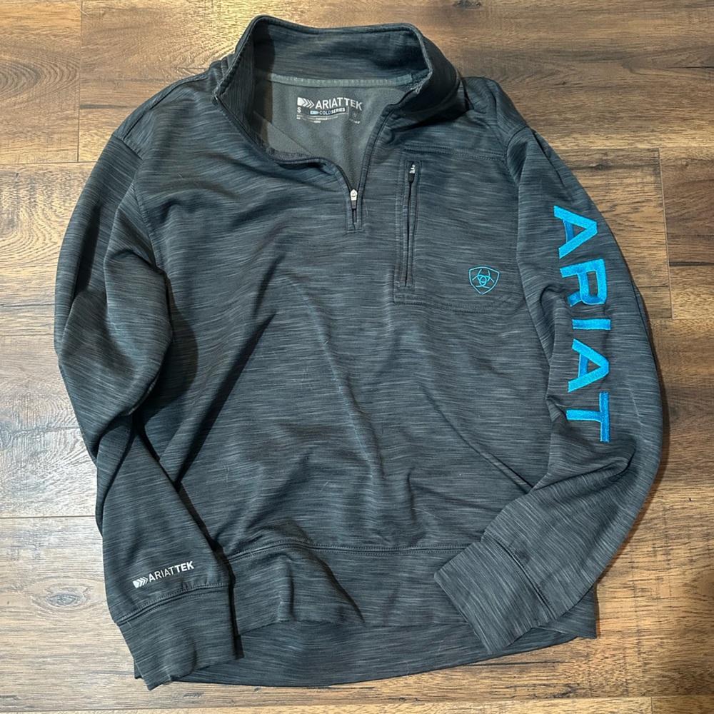 Ariat men’s pull over size small